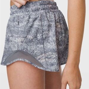 Lululemon Hotty Hot Short 2.5” size 6